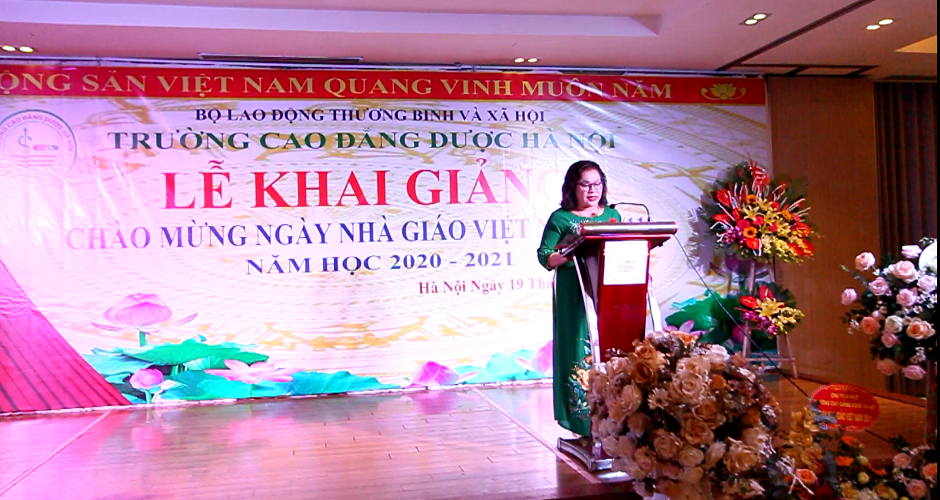 Cô Th.s Trần Kim Phương - Chủ tịch HDQT đọc diễn văn trong buổi lễ