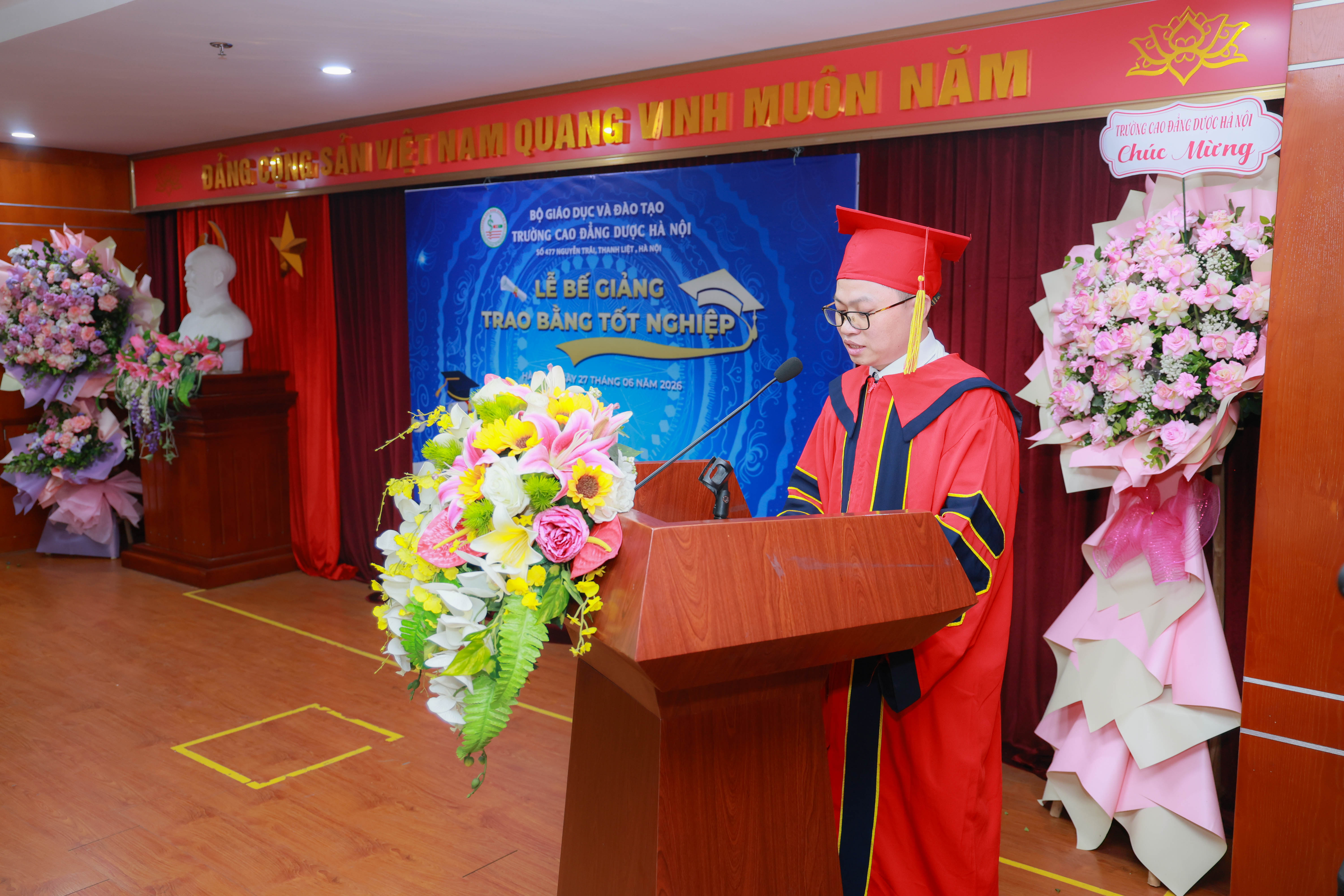 Thầy Nghiêm Văn Thanh Phó Hiệu Trưởng phát biểu